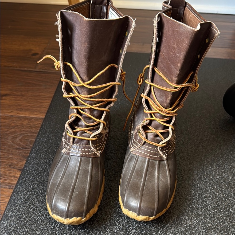 Women’s L.L. Bean Brown Leather Boots. Made in USA vintage boots. Size 6 Narrow